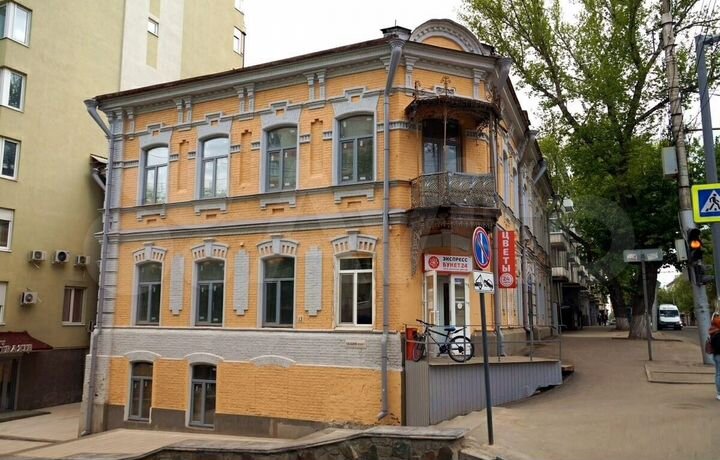 Помещение возле набережной