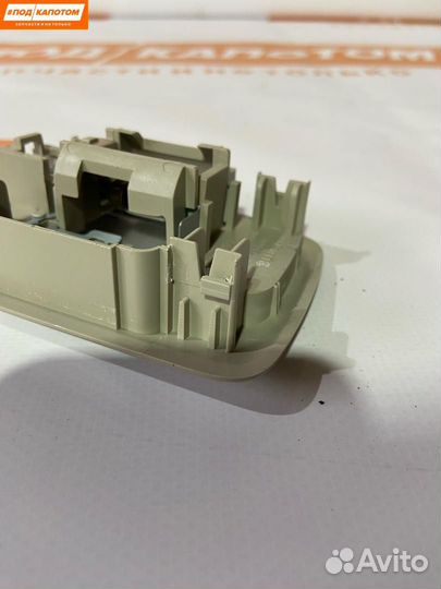 Фонарь салона (плафон) задний Mitsubishi Outlander