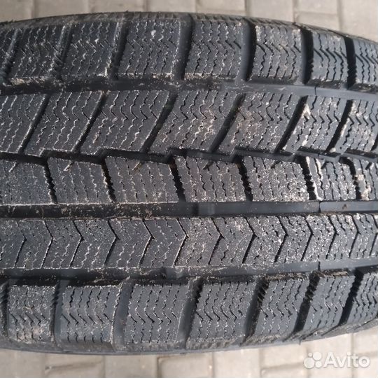 Ovation W-588 215/60 R17 96H