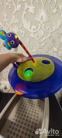 Кошачий туалет и игрушка для кошек