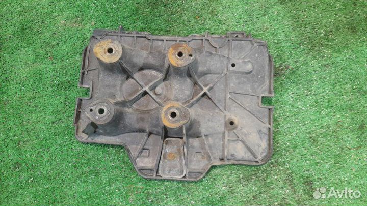 Площадка под аккумулятор Skoda Octavia A4 1.6 BFQ