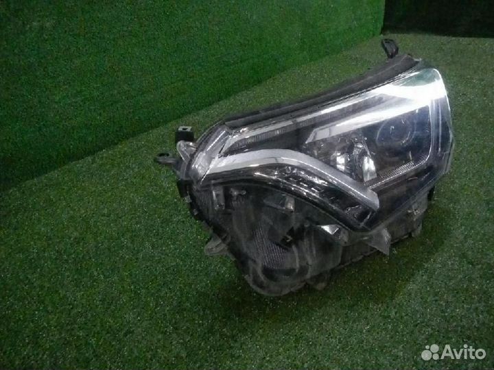 Фара левая Toyota RAV4