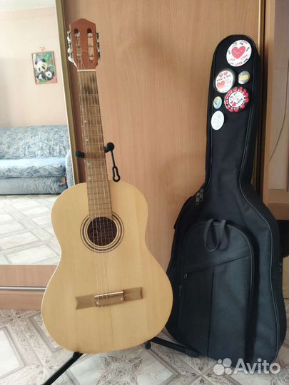 Акустическая гитара