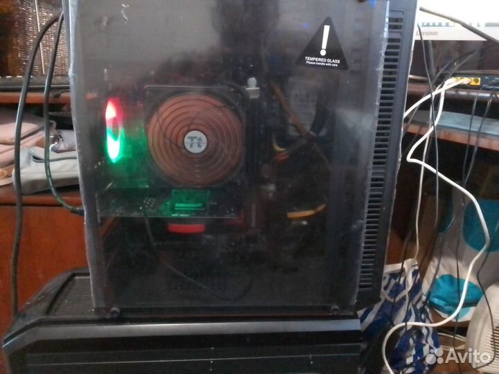 Мощный игровой компьютер с монитором