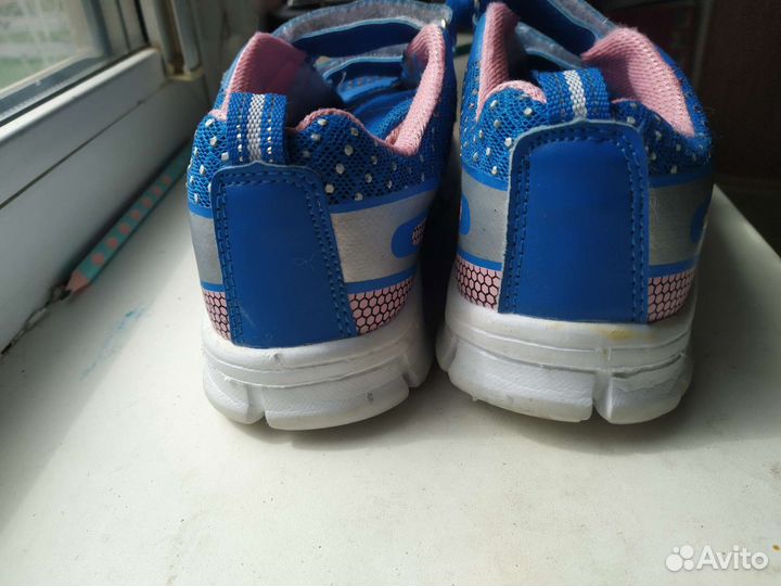 Кроссовки летние 33р