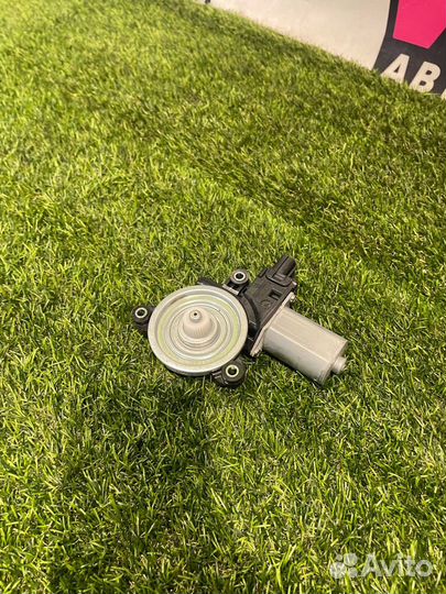 Моторчик стеклоподъемника передний правый Honda