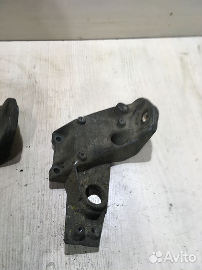 Кронштейн АКПП правый Ауди А6 С5 8D0399108E