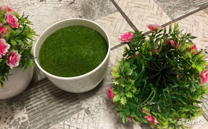 Искусственные цветы в горшке