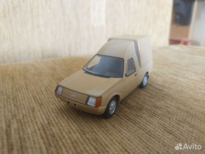 Модель автомобиля заз 11055 Автолегенды СССР