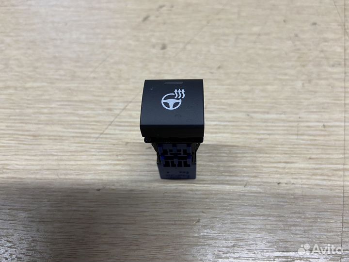 Кнопка подогрева руля Toyota Rav4 XA50