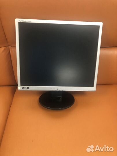 Монитор LG 19