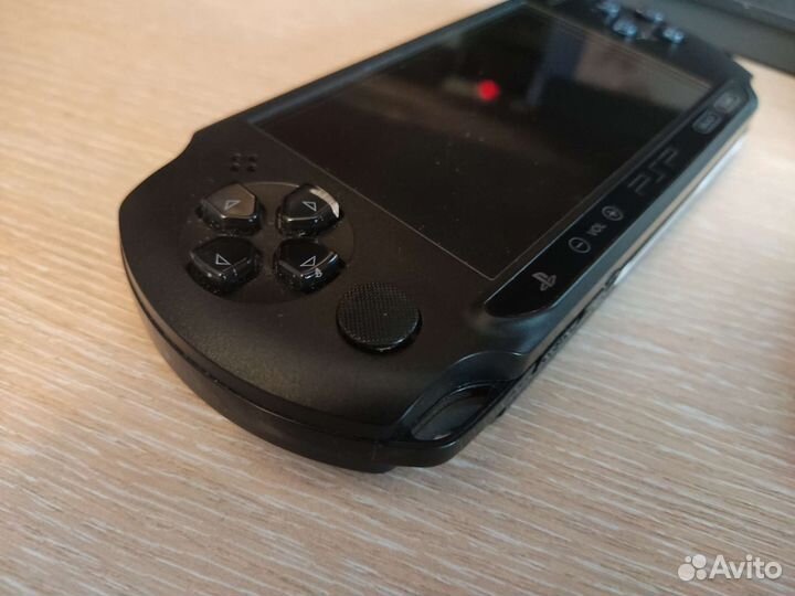 Прошитая PSP E1008 4Gb+игры