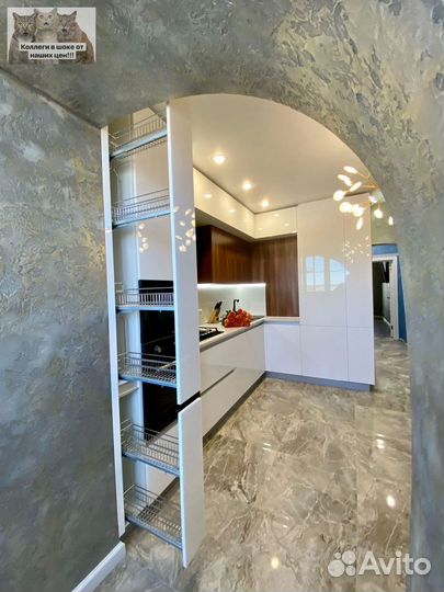 Прямая в потолок кухня на заказ