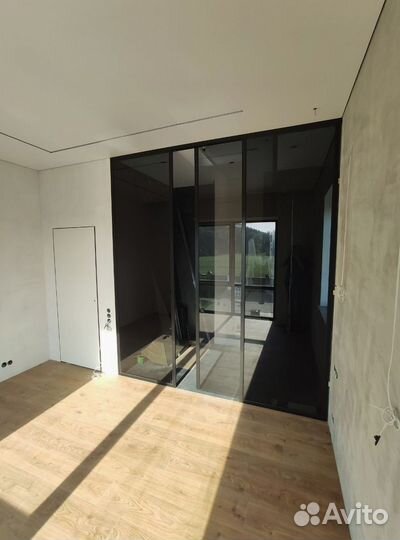 Cтеклянные межкомнатные и гардеробные перегородки