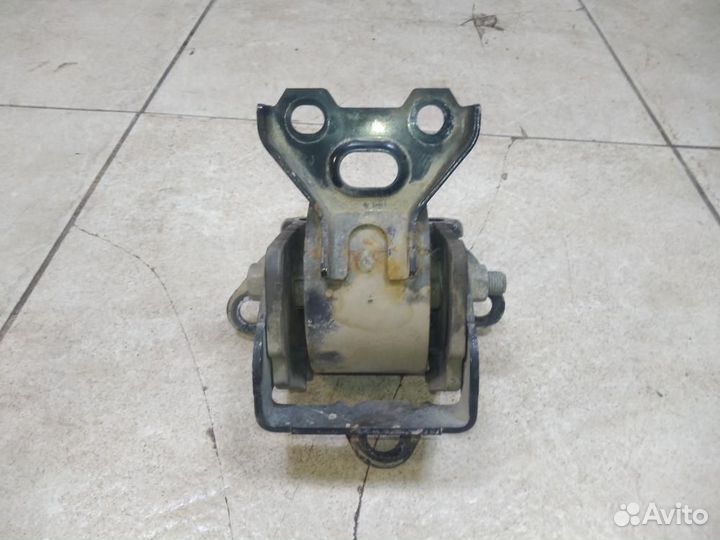 Опора двигателя левая Mitsubishi Outlander XL CW5W