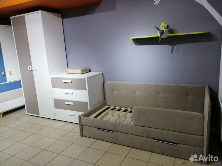 Детская кровать.Кровать-машина.Кровать-диван