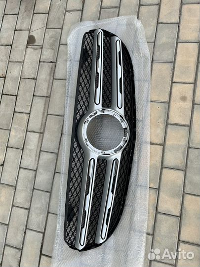 Решетка радиатора переднего бампера mercedes GLC