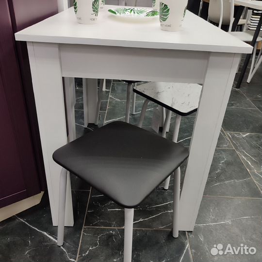 Кухонный стол