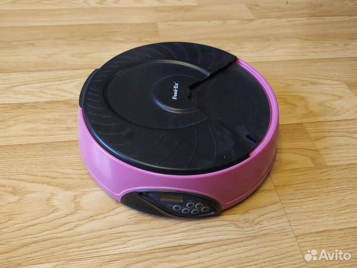 Автоматическая кормушка для кошек и собак