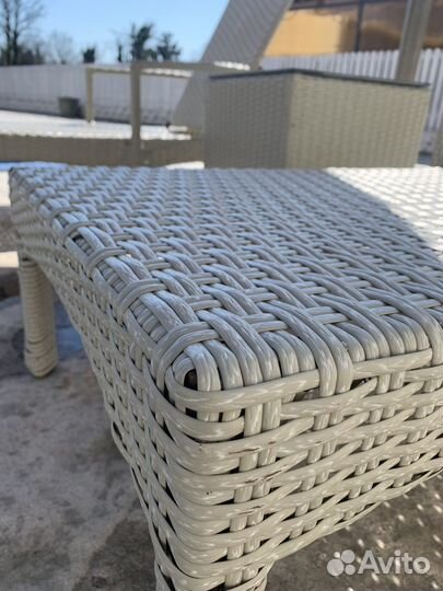 Шезлонг из ротанга