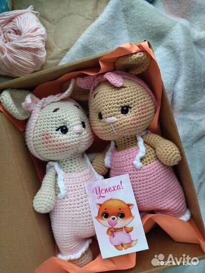 Вязаные зайчики игрушки ручной работы