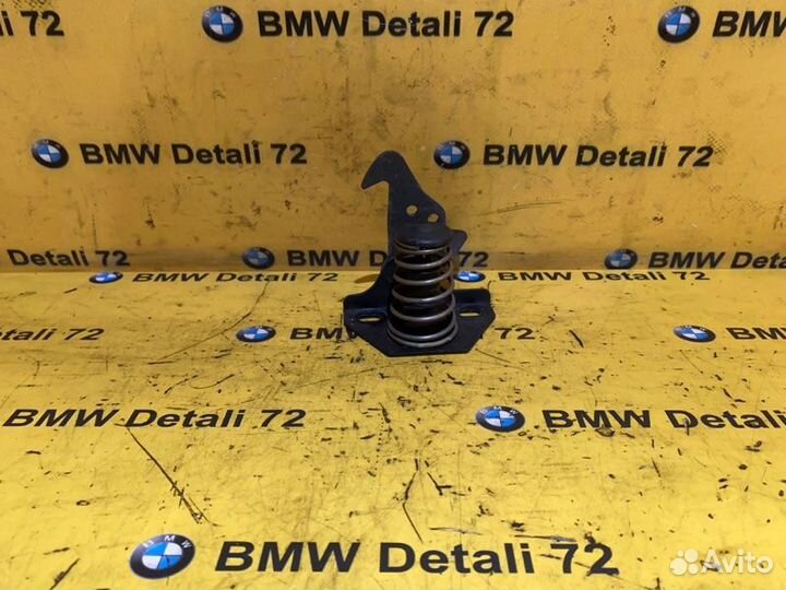 Крюк замка капота Bmw 5 E60 M54B30 2004