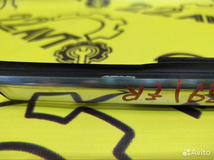 Молдинг стекла (на дверь) передний правый Nissan