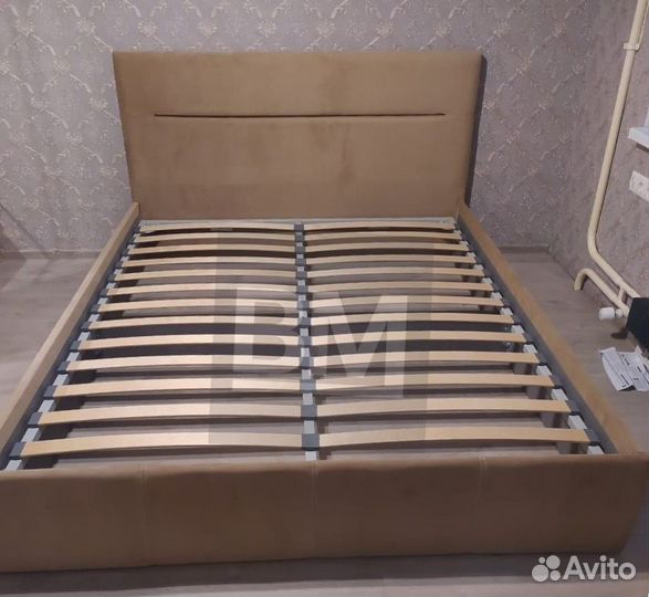 Кровать двуспальная мягкая с обивкой