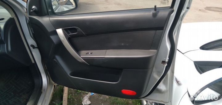 Обшивка двери передней правой Chevrolet Aveo T250