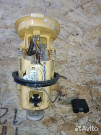 Топливный насос с датчиком уровня правый Bmw 320D