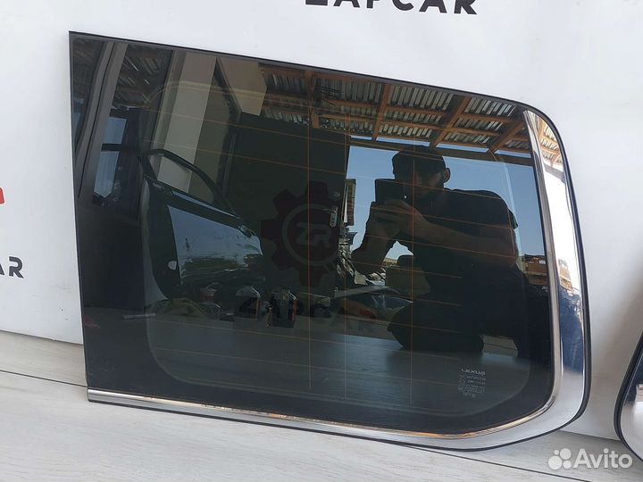 Lexus LX570 форточка Задняя