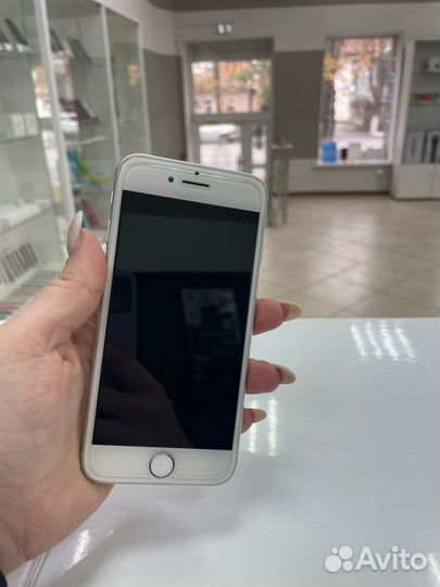 iPhone 8, 64 ГБ