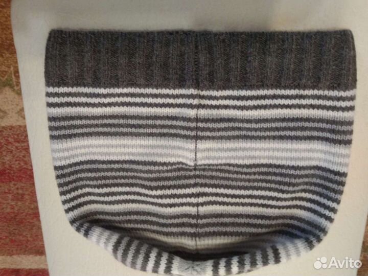 Шапка серая и белый шарфик