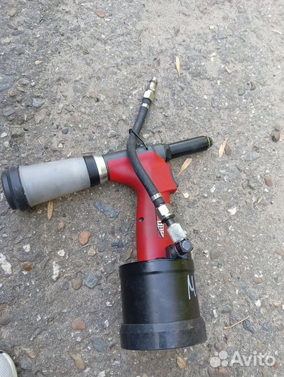 Пневмозаклепочник