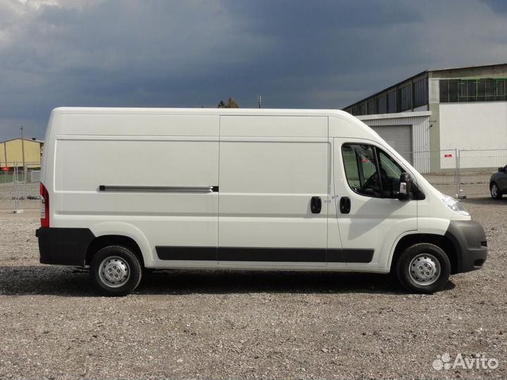 Водитель с личным грузовым авто