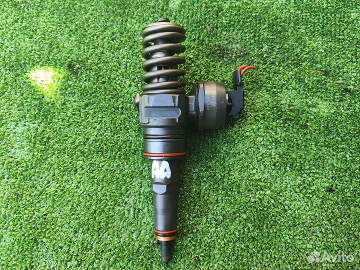 Насос форсунка audi Volkswagen 1.9 tdi 038130073AA