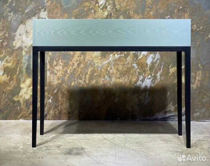 Консольный стол с ящиками