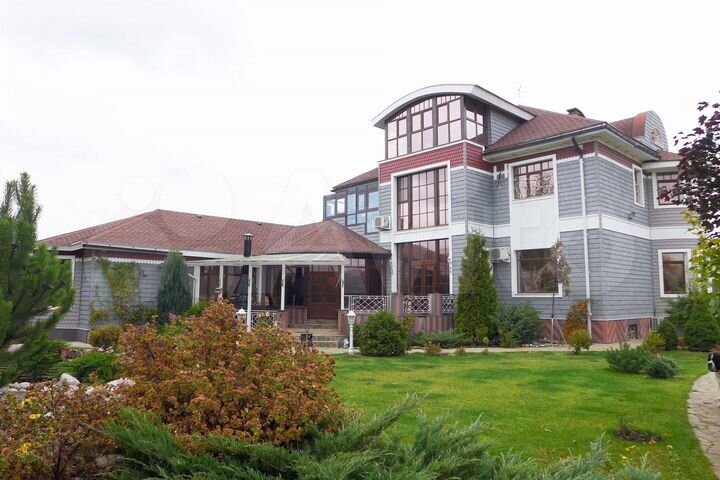 Дом 840 м² на участке 18 сот.