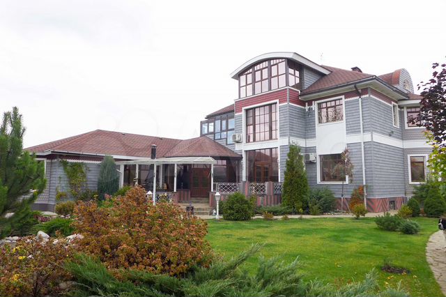 Дом 840 м² на участке 18 сот.