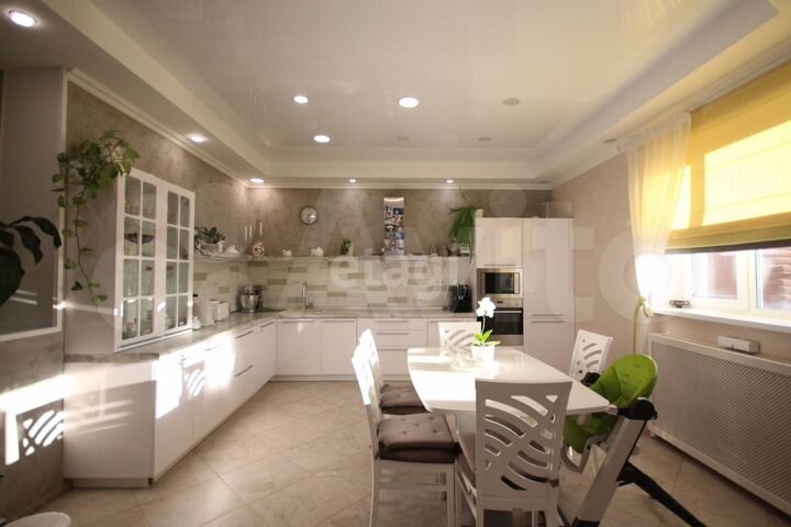 Дом 240 м² на участке 6 сот.