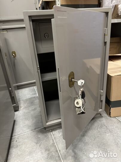 Сейф металлический