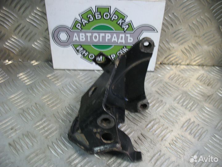 Кронштейн двигателя Volkswagen Golf 3 Vento 1992г