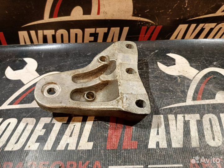 Кронштейн опоры двигателя Skoda Rapid хэтчбек