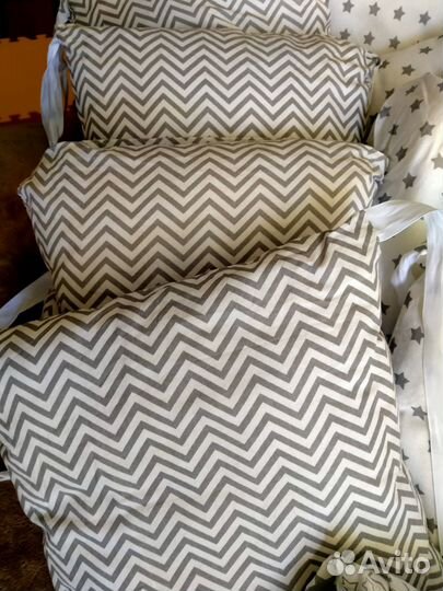 Бортики в кроватку и 2 простыни