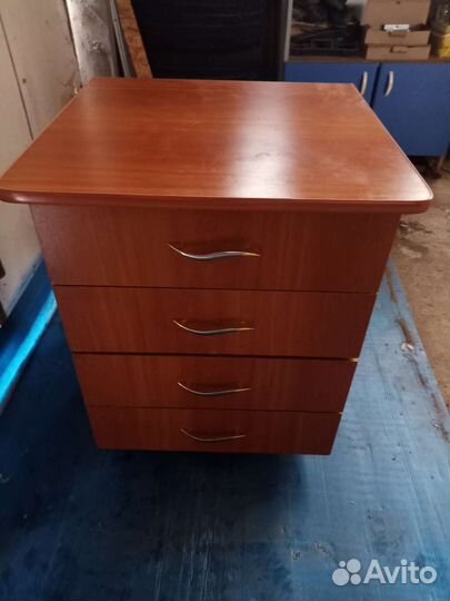 Тумбочка офисная выкатная