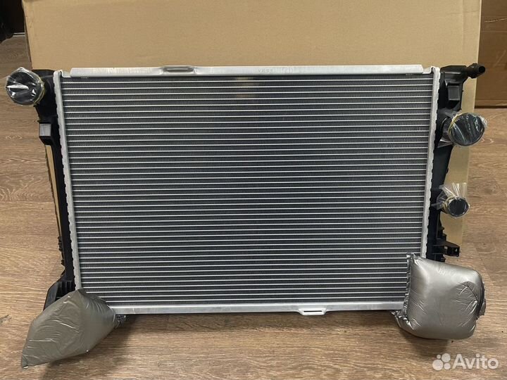 Радиатор Мерседес w212 / w204 2012-14