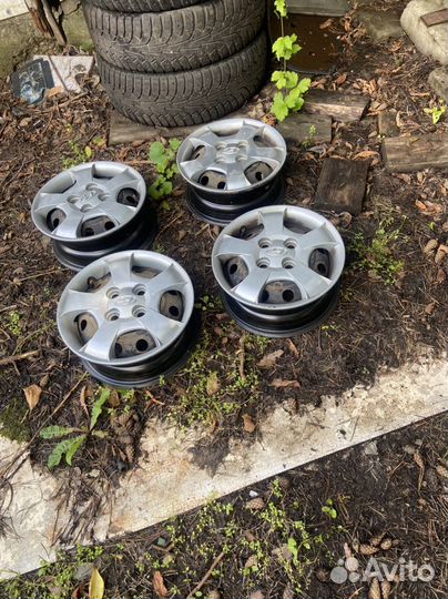 Шпампованные диски с колпаками хёндай r13