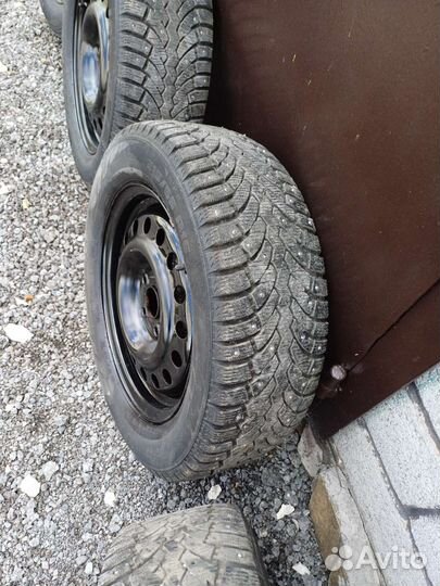 Formula Ice 215/55 R16