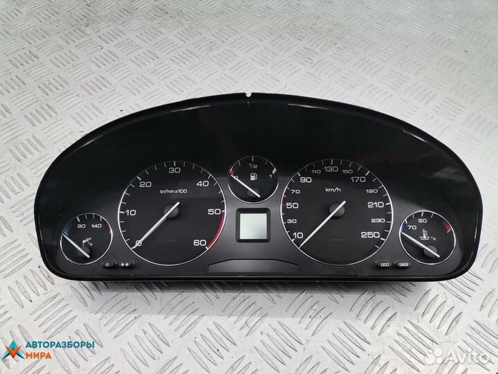 Щиток приборов (приборная панель) Peugeot 607 2002