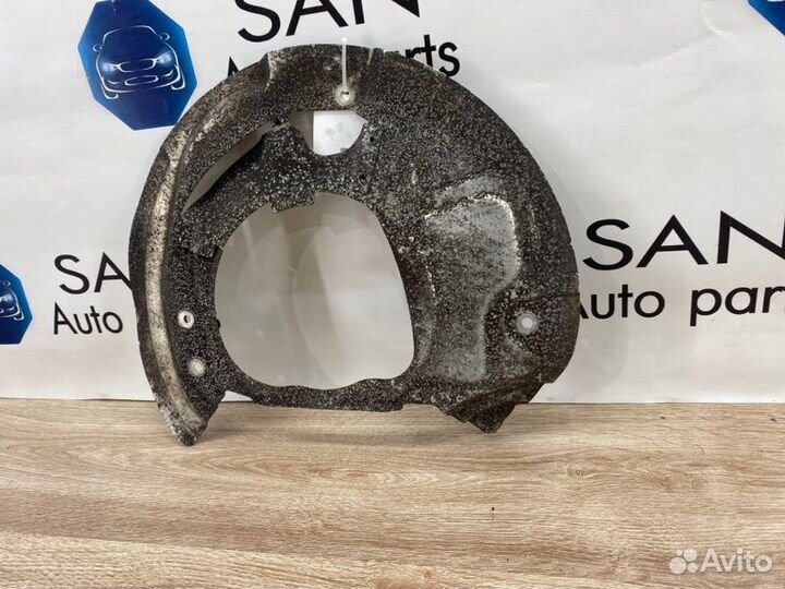 Пыльник тормозного диска передний правый Bmw X5